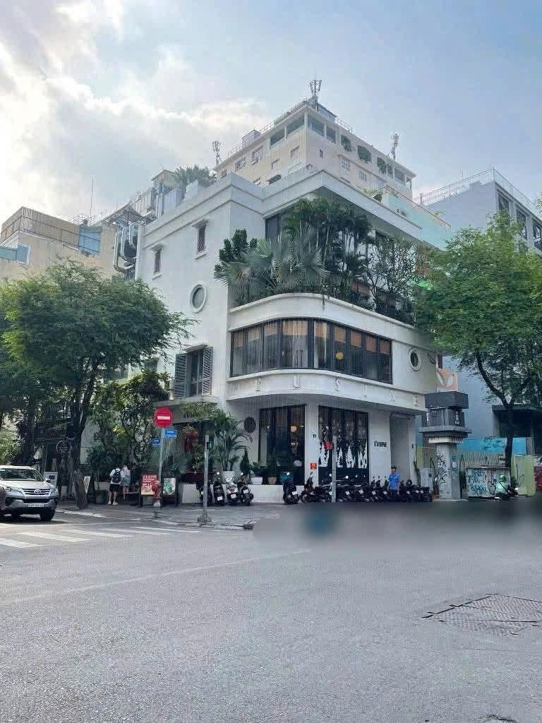 Nhà thuê tại Đường Lê Thánh Tôn, Quận 1